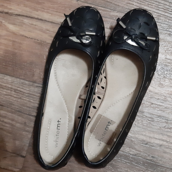 Shoes - White Mountain 7.5 Black Cutout Bow Ballet Flats